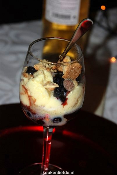 Witte chocolademousse met stoofperen Witte chocolademousse met stoofperen