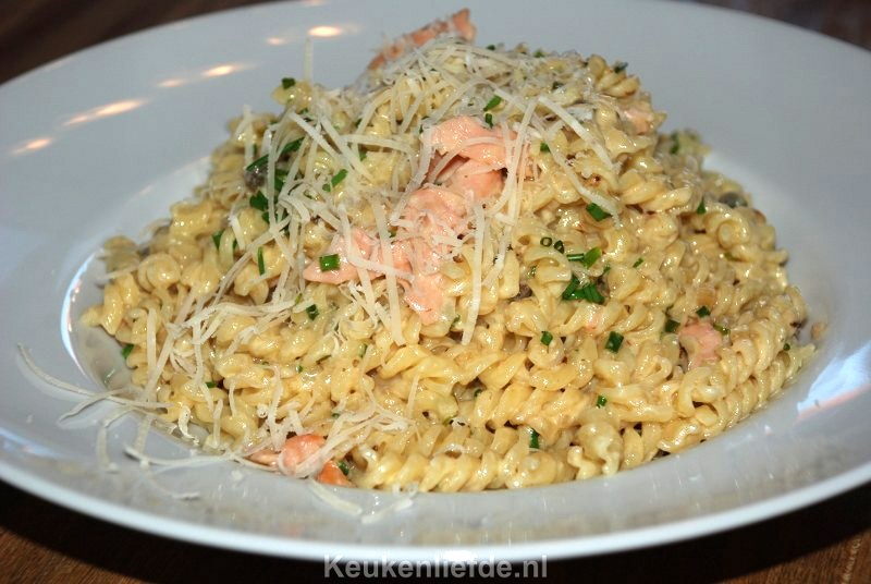 Pasta met gerookte zalm en citroenroomsaus Pasta met gerookte zalm en citroenroomsaus