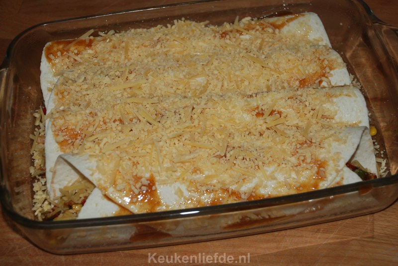 Tortilla wraps met gerookte kip en ananas Tortilla wraps met gerookte kip en ananas