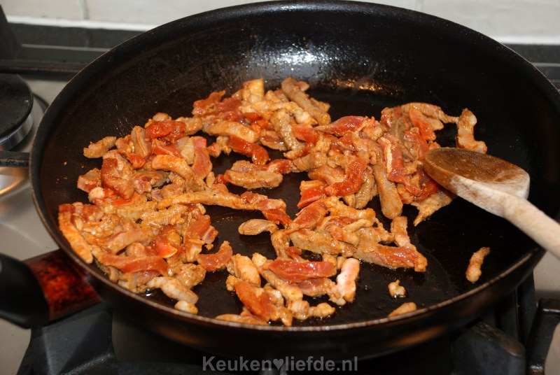 Pizza shoarma met knoflooksaus