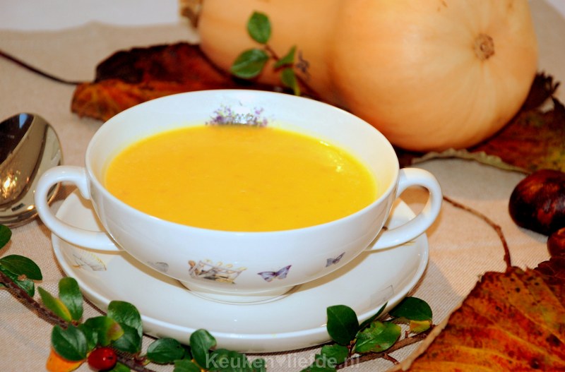 Pompoensoep uit het culinaire kinderkook- en leesboek 'Op kookavontuur'