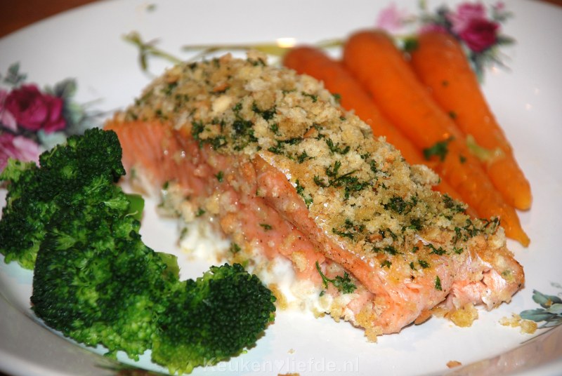 Zalm uit de oven met krokante peterseliekorst Zalm uit de oven met krokante peterseliekorst