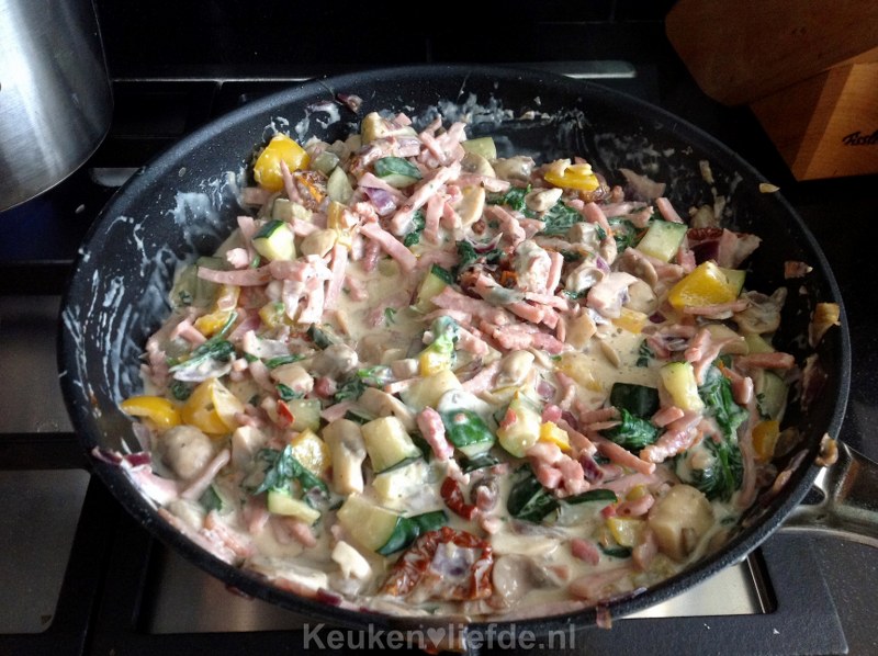 Pasta met spinazie en boursin saus van Marian Pasta met spinazie en boursin saus van Marian