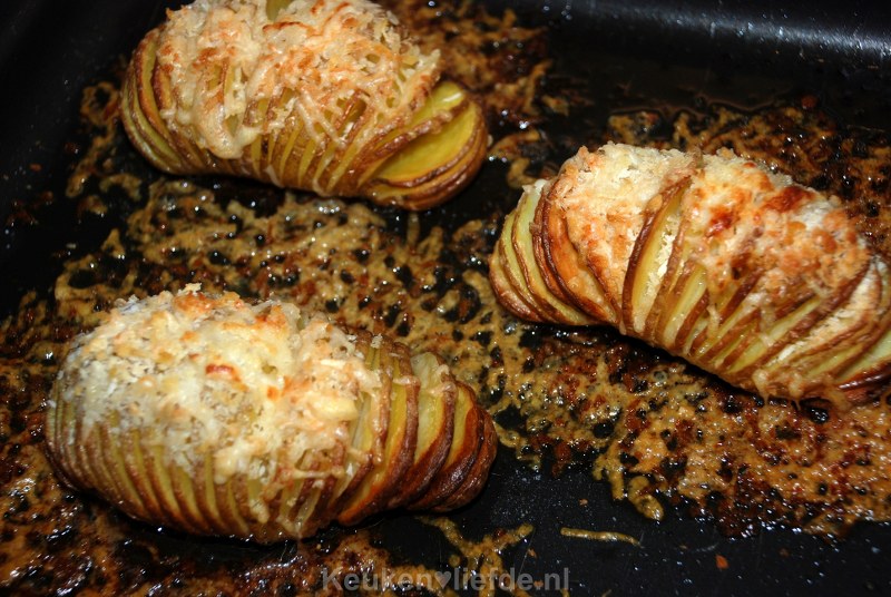 Feestelijk bijgerecht: Hasselback aardappels Feestelijk bijgerecht: Hasselback aardappels