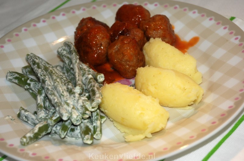 Aardappelquenelles maken Aardappelquenelles maken