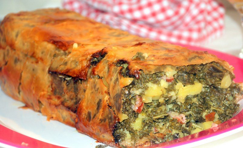 Boerenkoolcake met rookworst en monchou Boerenkoolcake met rookworst en monchou