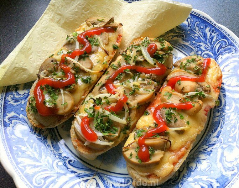 Zapiekanka - Pools snackbroodje Zapiekanka - Pools snackbroodje