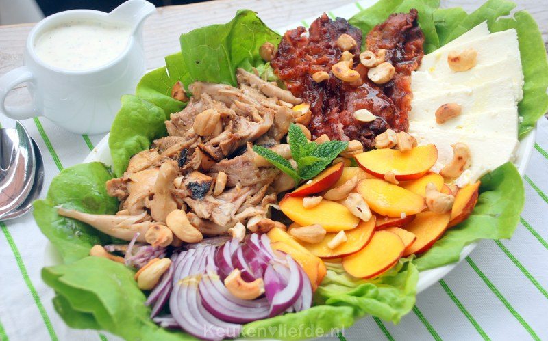 Salade met gegrilde kip, nectarine en feta Salade met gegrilde kip, nectarine en feta