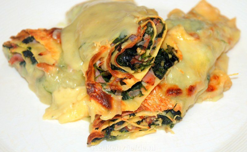 Flensjes met spinazie en romige roquefortsaus Flensjes met spinazie en romige roquefortsaus