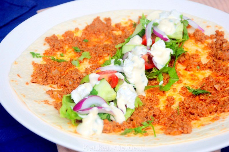 Turkse pizza wraps Turkse pizza wraps