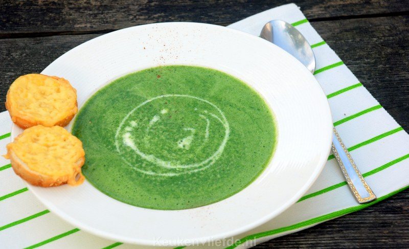 Spinaziesoep met kaascrostini Spinaziesoep met kaascrostini