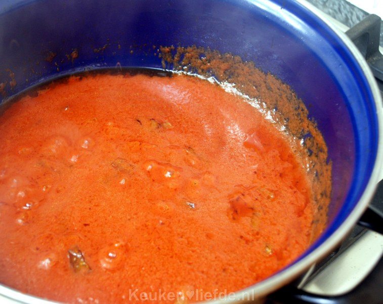 Tomatensaus - onmisbaar basisrecept Tomatensaus - onmisbaar basisrecept