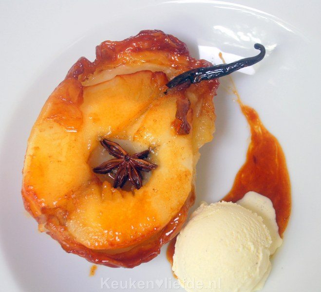 Perentaartje met karamelsaus Perentaartje met karamelsaus