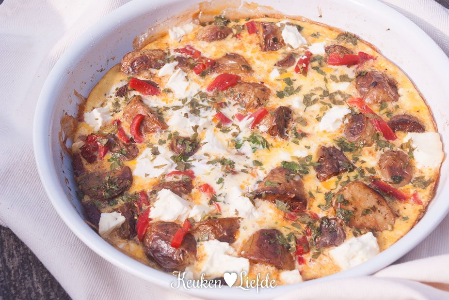 Kliekjesfeest: aardappeltortilla met chorizo en feta Kliekjesfeest: aardappeltortilla met chorizo en feta