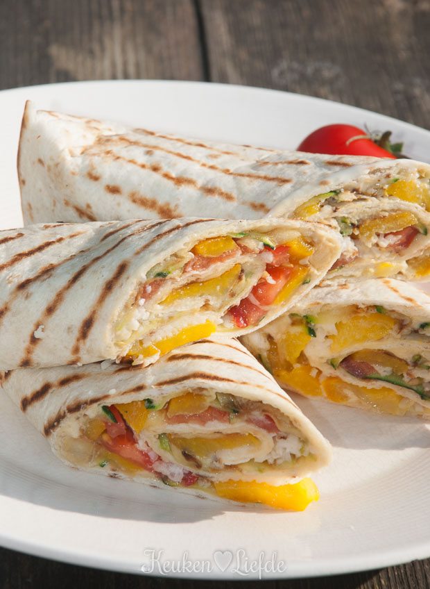 Wraps met hummus en gegrilde groenten Wraps met hummus en gegrilde groenten