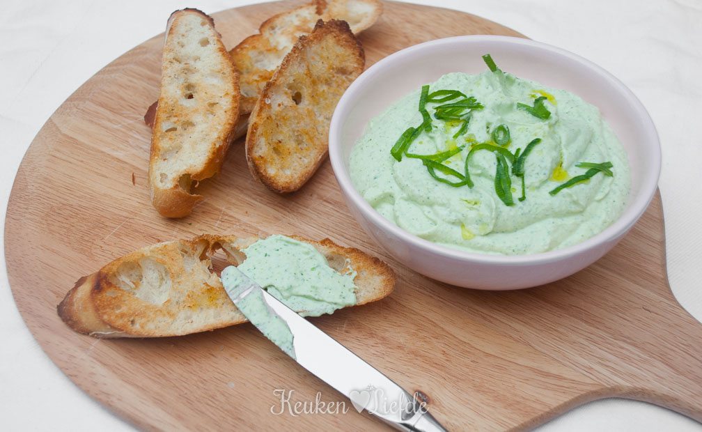 Slank & Snel: Hüttenkäse-kruidenspread Slank & Snel: Hüttenkäse-kruidenspread