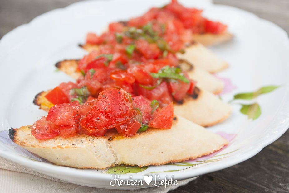 Speels & Smakelijk: tomatenbruschetta Speels & Smakelijk: tomatenbruschetta