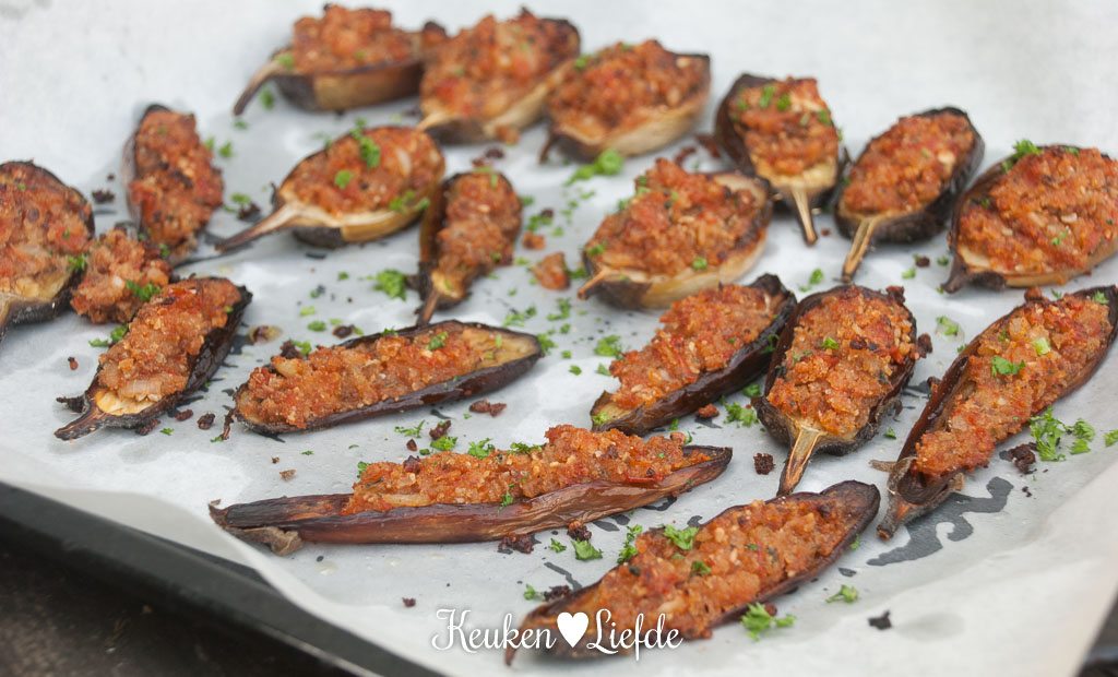 Gevulde aubergine met broodkruim Gevulde aubergine met broodkruim