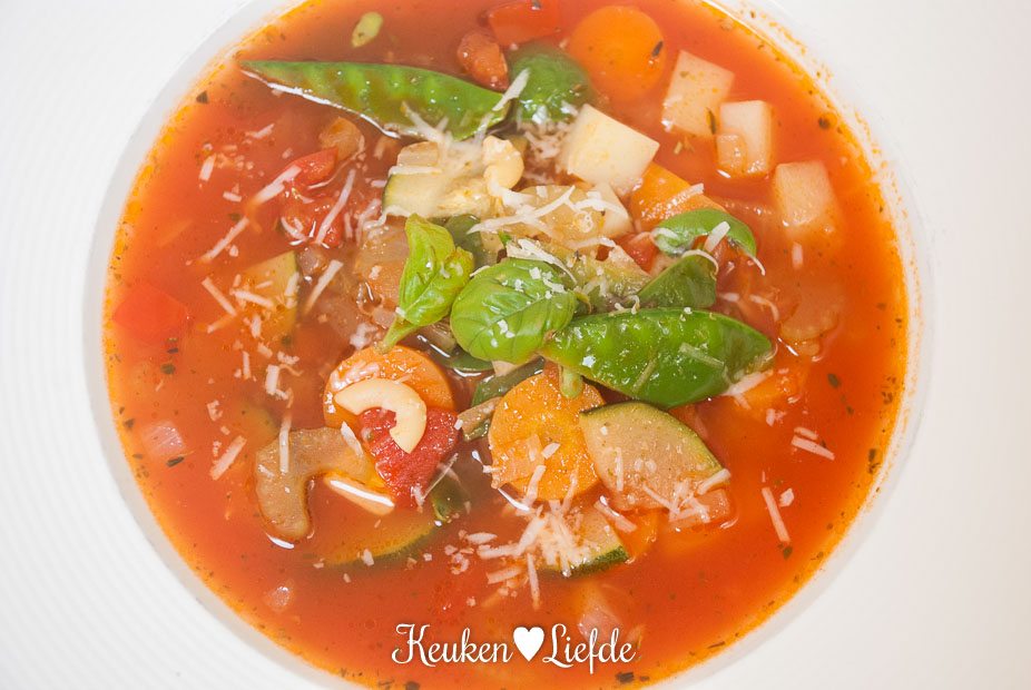 Italiaanse groentesoep: minestrone Italiaanse groentesoep: minestrone