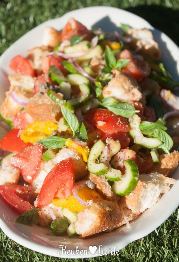 Panzanella (Italiaanse broodsalade) Panzanella (Italiaanse broodsalade)