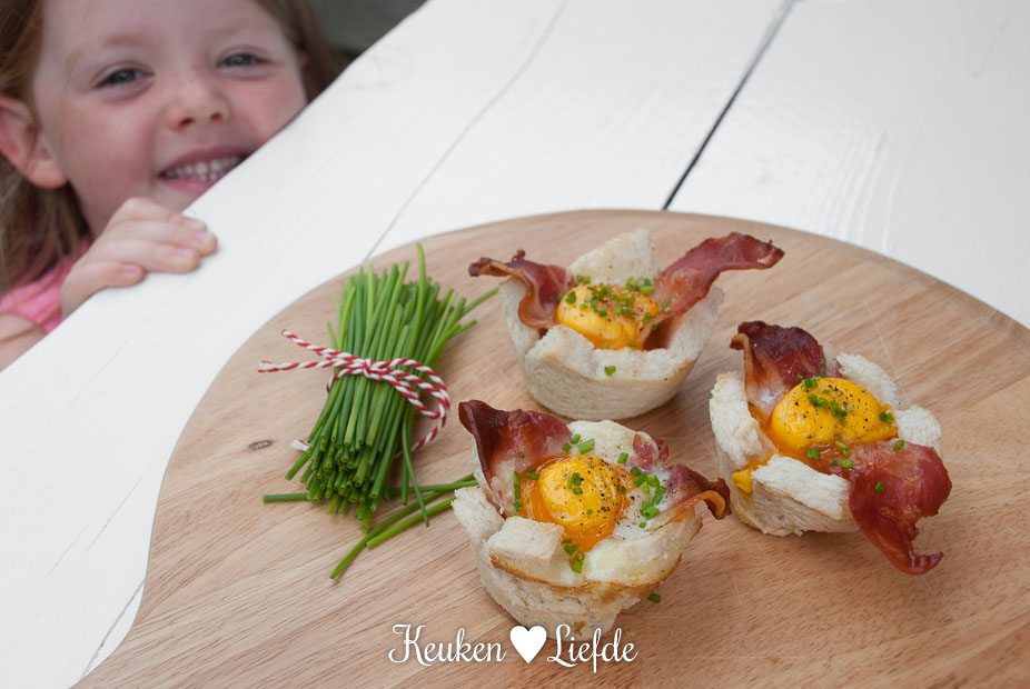Speels & Smakelijk: broodbakjes met ei en spek Speels & Smakelijk: broodbakjes met ei en spek