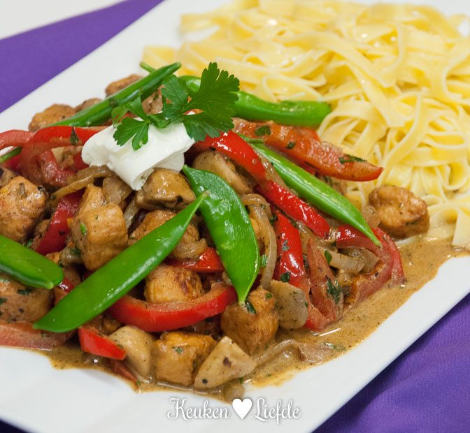 Stroganoff met Valess en tagliatelle Stroganoff met Valess en tagliatelle