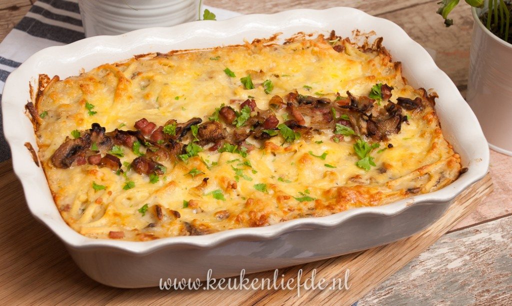 Spätzle-ovenschotel met spek en champignons Spätzle-ovenschotel met spek en champignons