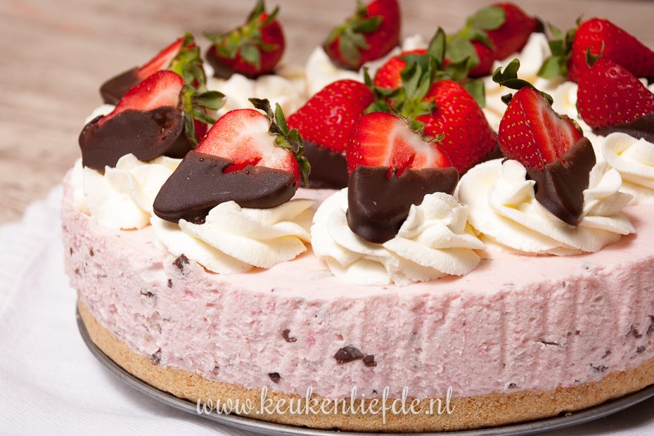 aardbeien-stracciatellakwarktaart aardbeien-stracciatellakwarktaart