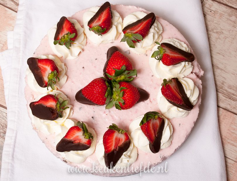 aardbeien-stracciatellakwarktaart aardbeien-stracciatellakwarktaart