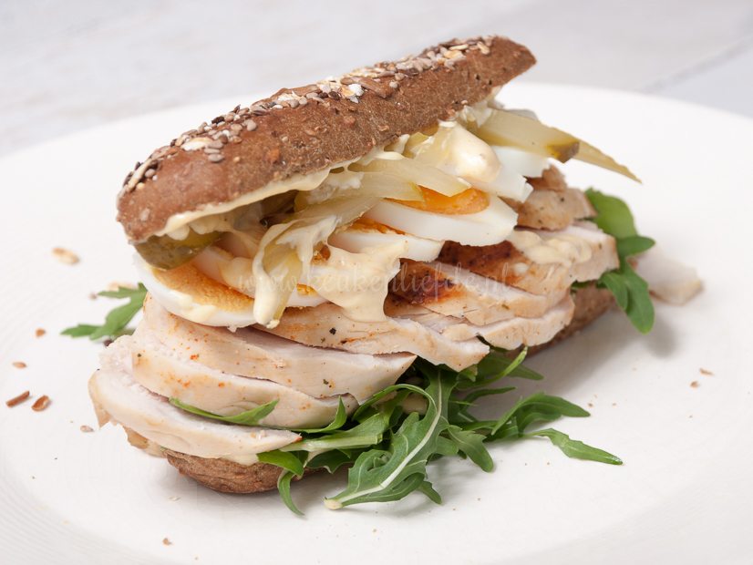 Broodje Surinaamse kip (van de Hema) Broodje Surinaamse kip (van de Hema)