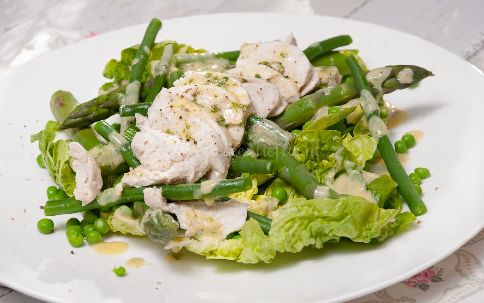 Groene salade met gepocheerde kip Groene salade met gepocheerde kip