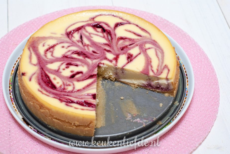 Cheesecake met frambozensaus Cheesecake met frambozensaus