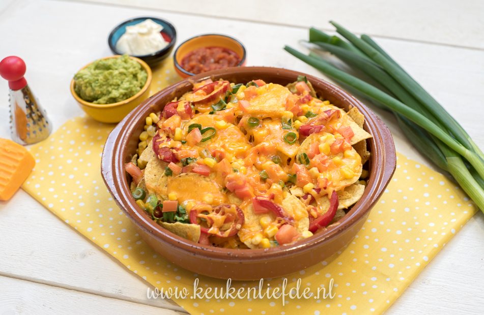 Video: nacho's met kaas uit de oven (inclusief 3 dips!) Video: nacho's met kaas uit de oven (inclusief 3 dips!)