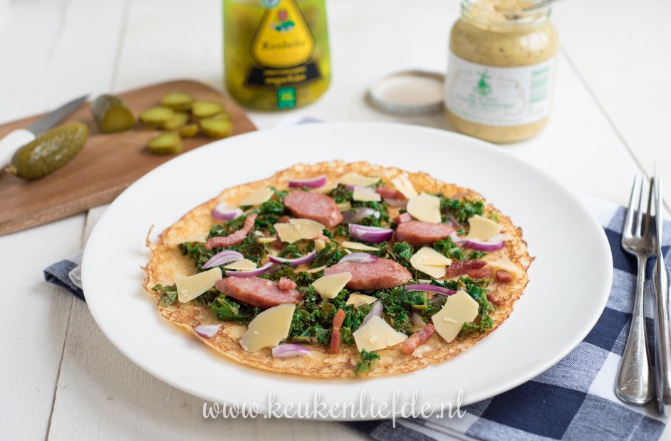 Pannenkoek met boerenkool en rookworst Pannenkoek met boerenkool en rookworst