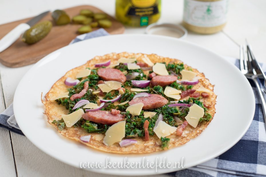 Pannenkoek met boerenkool en rookworst Pannenkoek met boerenkool en rookworst