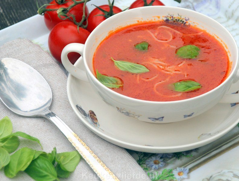 Simpele tomatensoep met vermicelli
