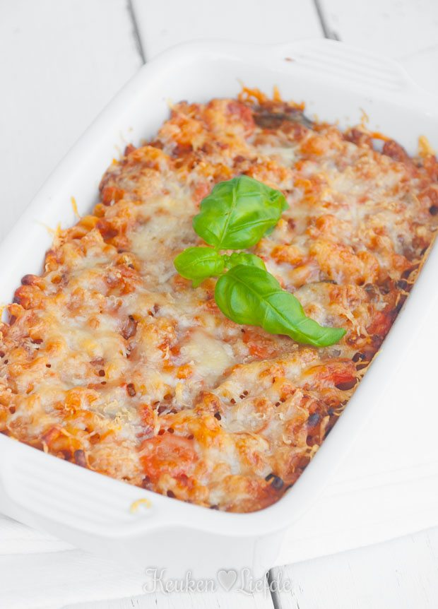 Macaroni-ovenschotel met mozzarella en courgette
