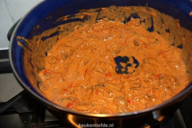 Voeg de room toe en breng aan de kook