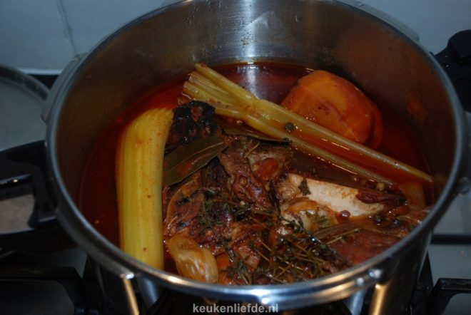 Runderfond maken voor het lekkerste stoofvlees