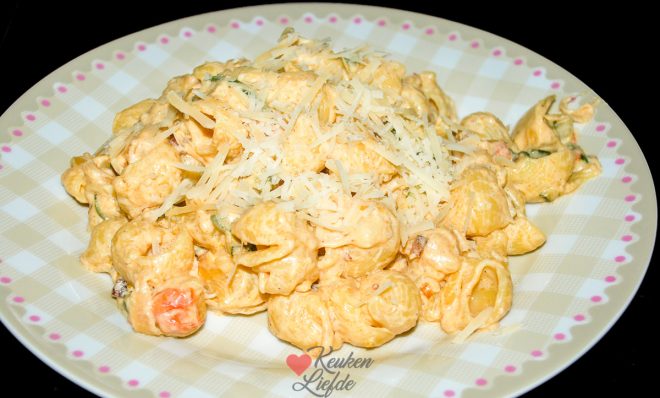 Pasta met spekjes en courgette