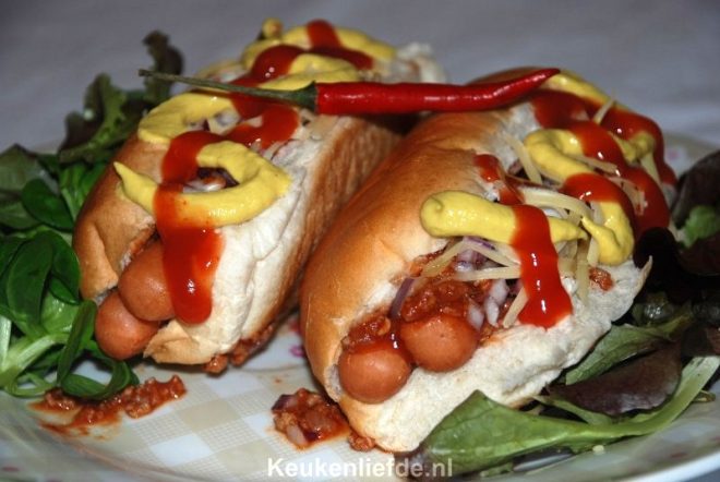 Amerikaanse Chili dog (hotdog met chili)