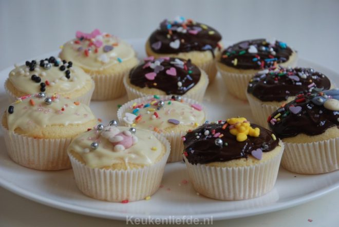 Feestelijk versierde cupcakes