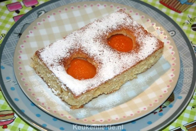 Luchtig abrikozengebak