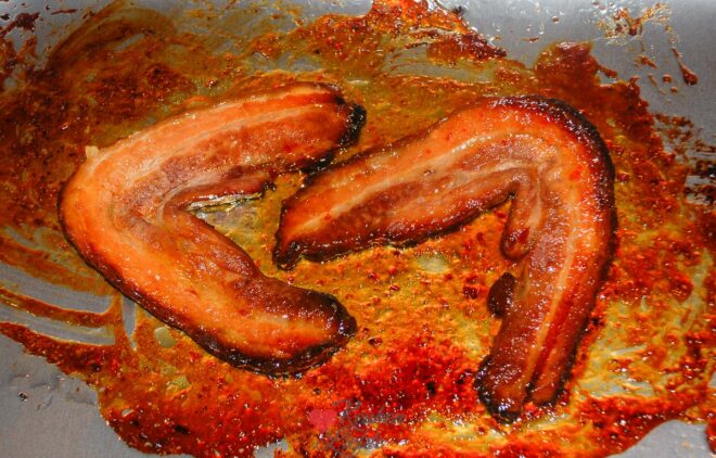 Speklappen uit de oven met honing-chilisaus marinade