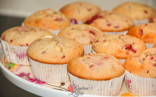 Cupcakes met frambozen en witte chocolade