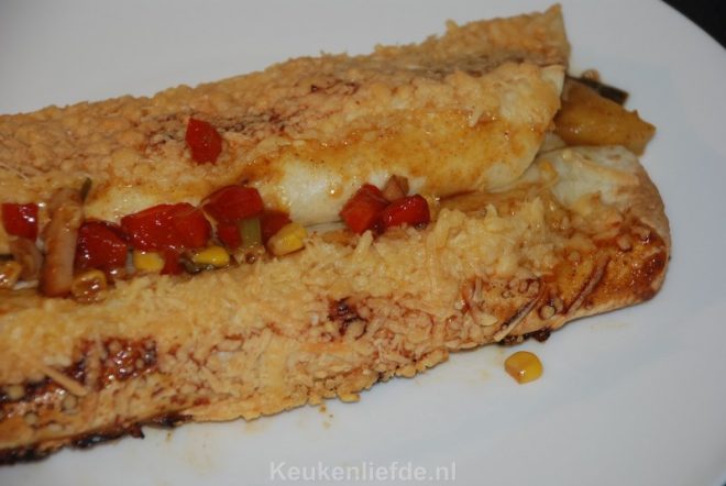 Tortilla wraps met gerookte kip en ananas