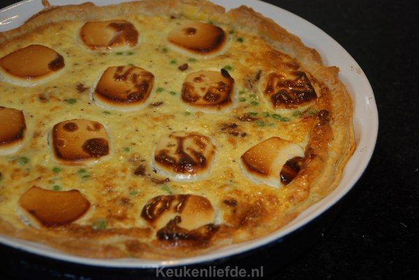 Hartige taart met doperwten en geitenkaas