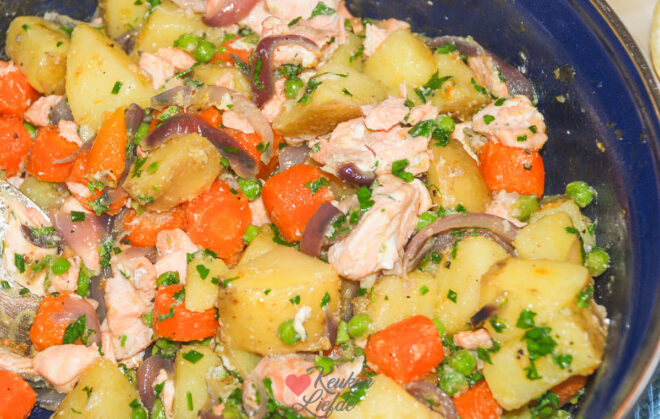 Aardappelpannetje met zalm en doperwten
