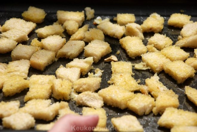 Knoflookcroutons maken