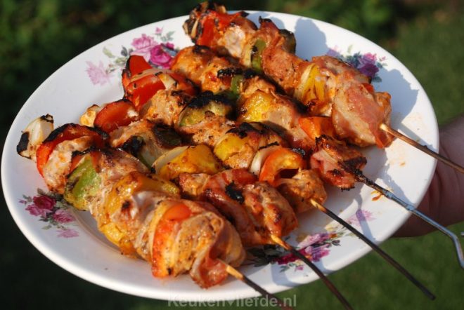 Shaslick van de barbecue
